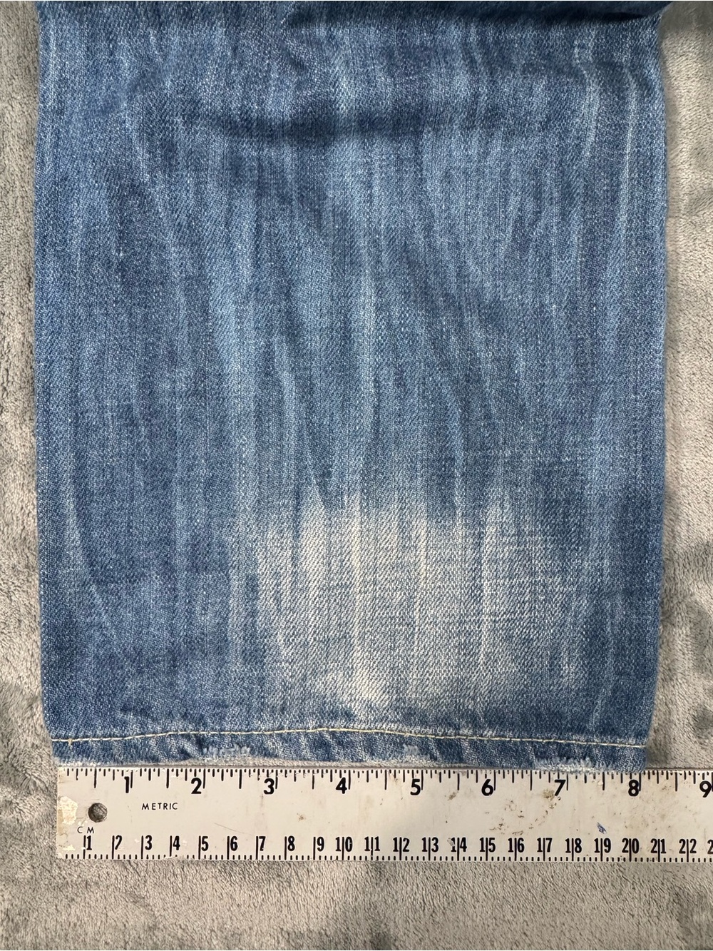Men's Distressed Blue Ripped Jeans - Picture 9 of 9